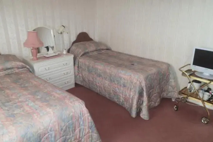 Room 4 of 10