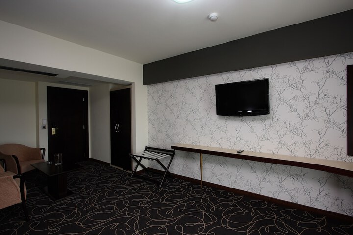 Room 18 of 144