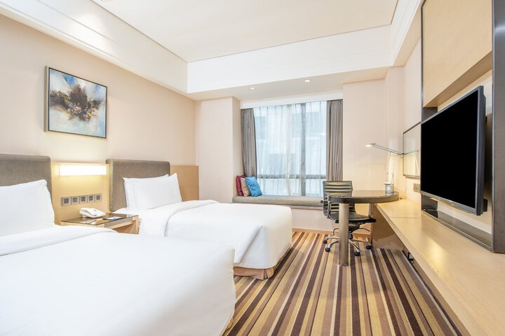 Room 4 of 30