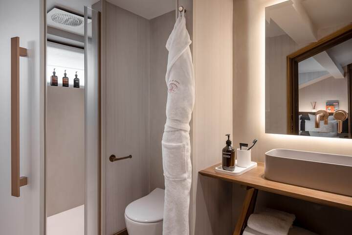 Room 42 of 68