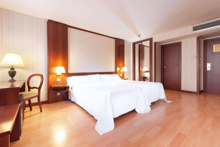 Room 37 of 80