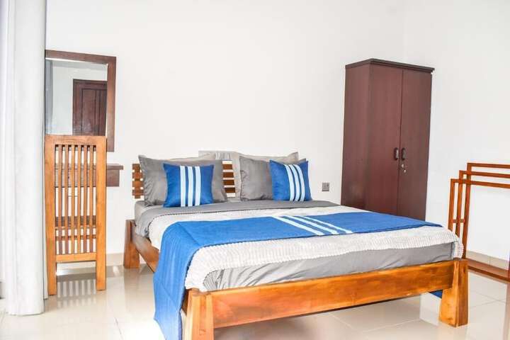 Room 6 of 38