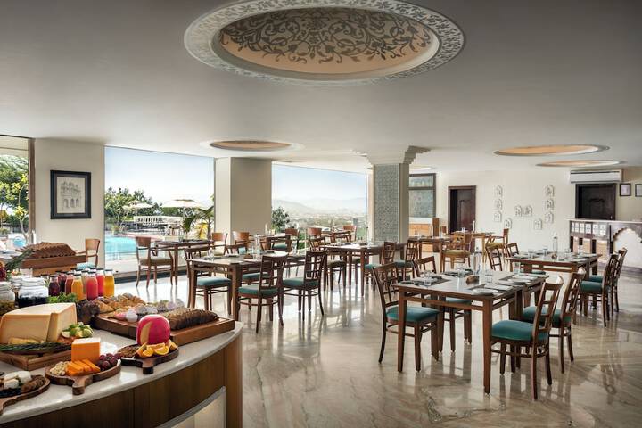 Dining Photos