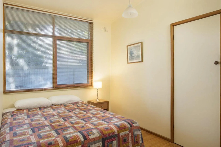 Room 4 of 12