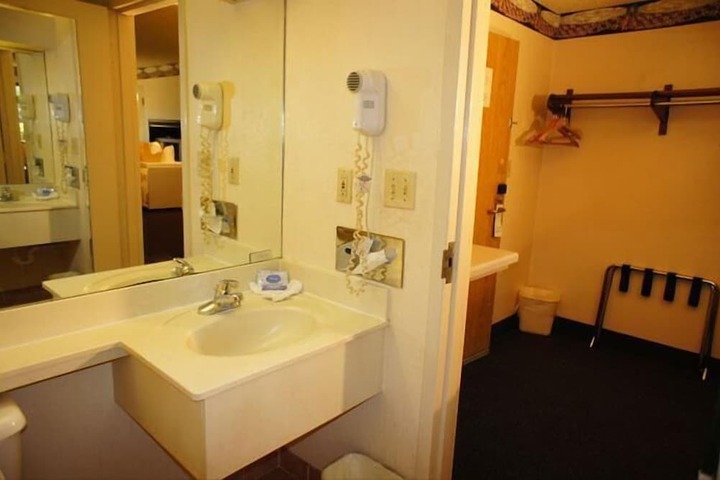 Bathroom sink