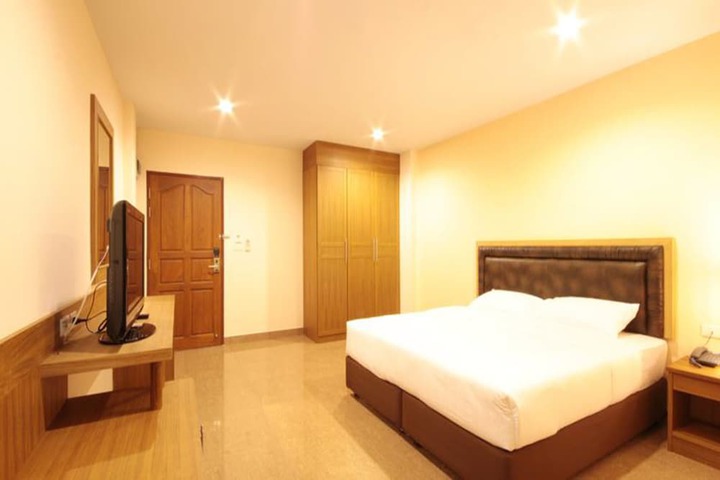 Room 5 of 31