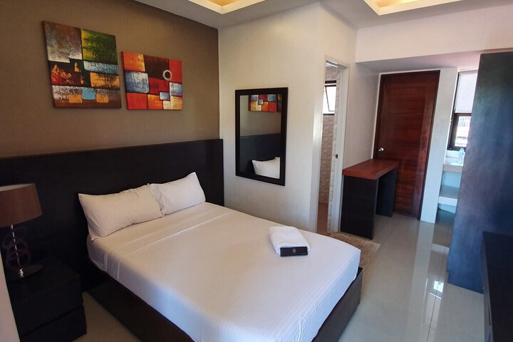 Room 4 of 18
