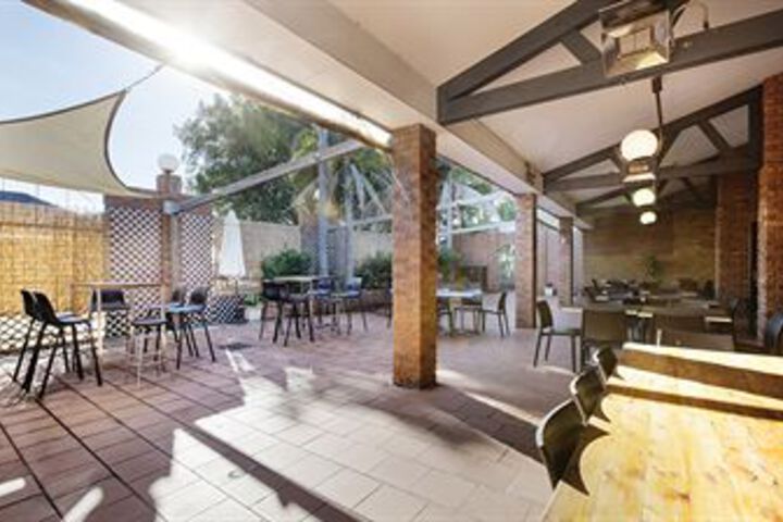 Hotel Exterior 6 of 22