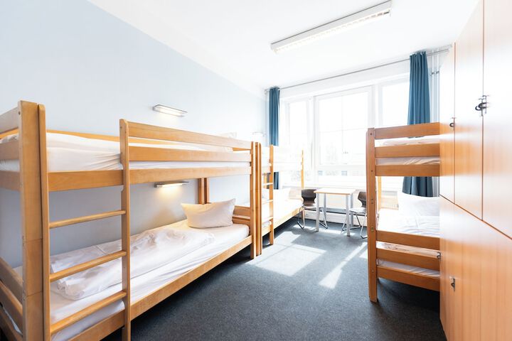 Room 27 of 71