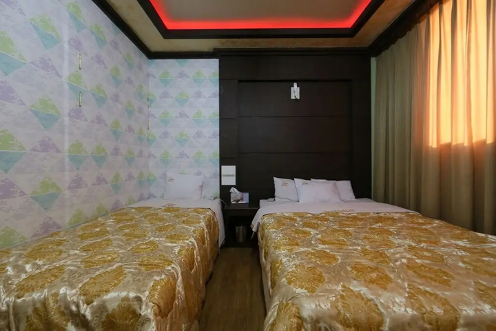 Room 4 of 14