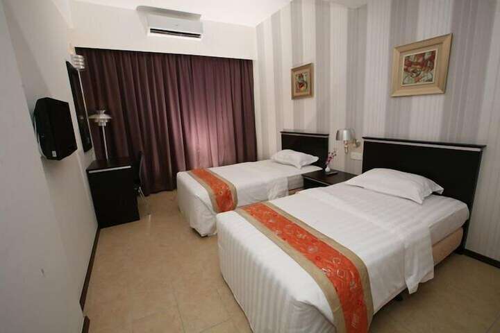 Room 4 of 28