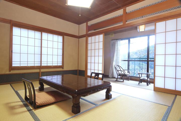 Room 18 of 66