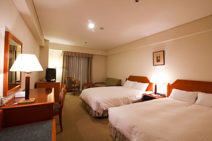 Room 10 of 107