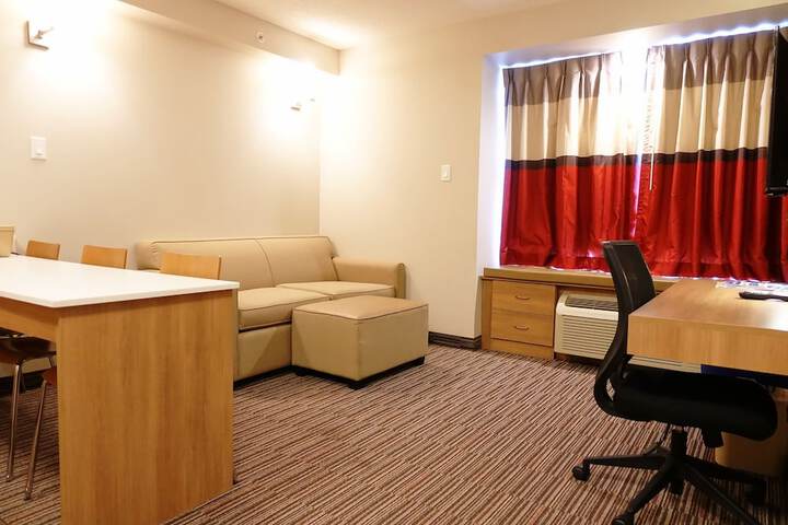 1 Queen Bed (11 of 50)