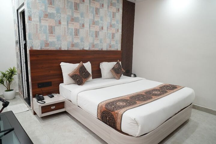 Room 6 of 25