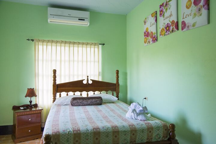 Room 13 of 18