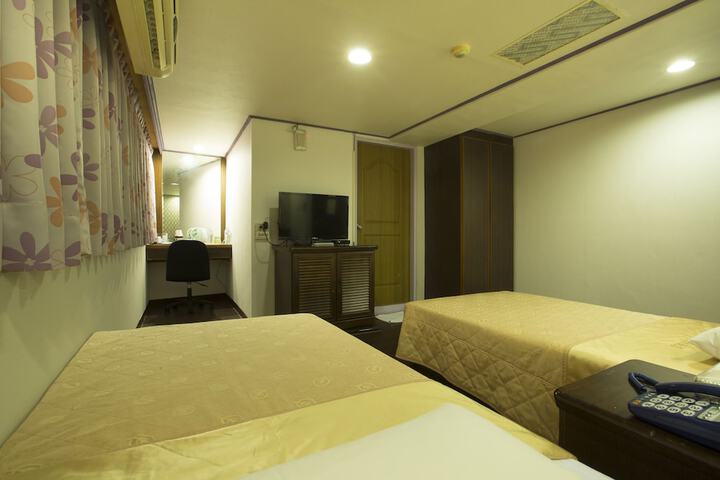 Room 5 of 35