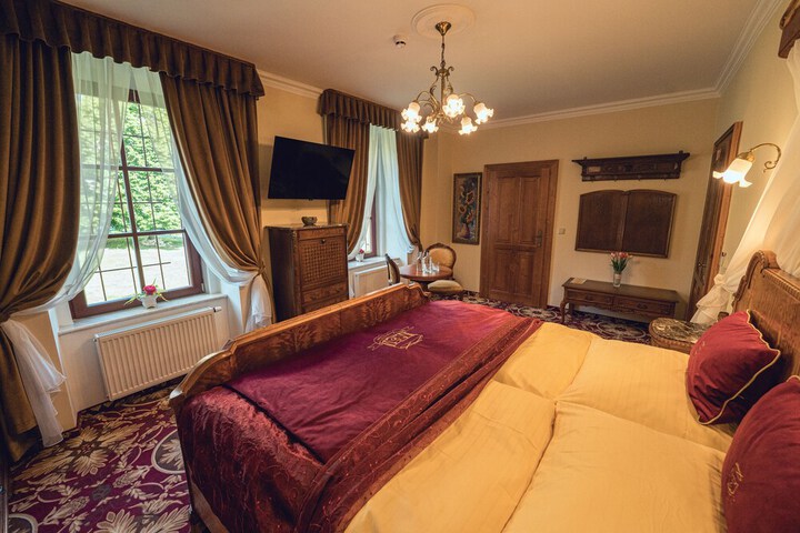 Room 10 of 90