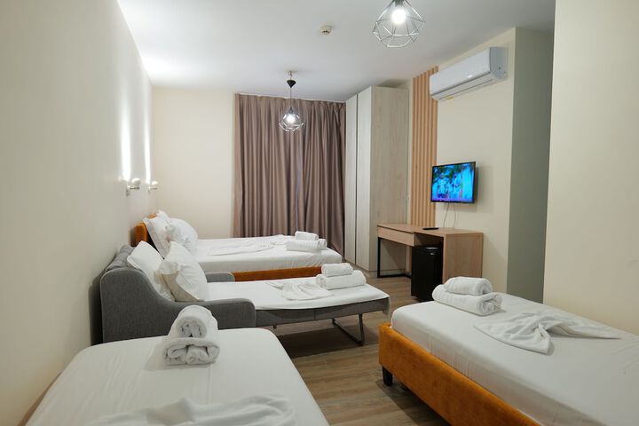 Room 44 of 126