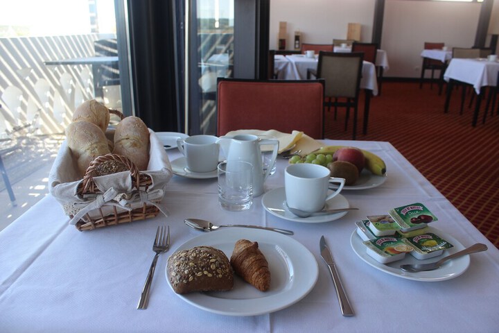 Breakfast/Coffee Service 48 of 129