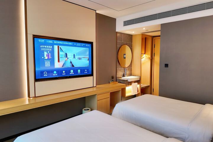 Room 43 of 69
