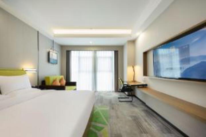Room 17 of 18