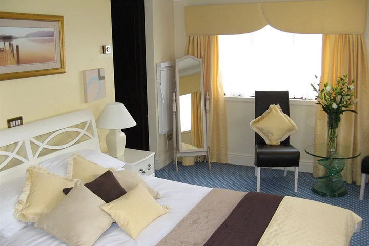 Room 3 of 13