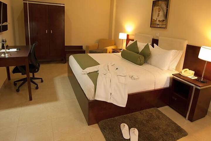 Room 4 of 28