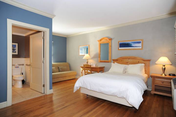 Room 2 of 33