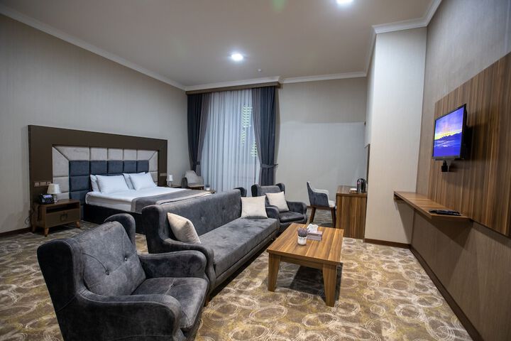 Room 5 of 19