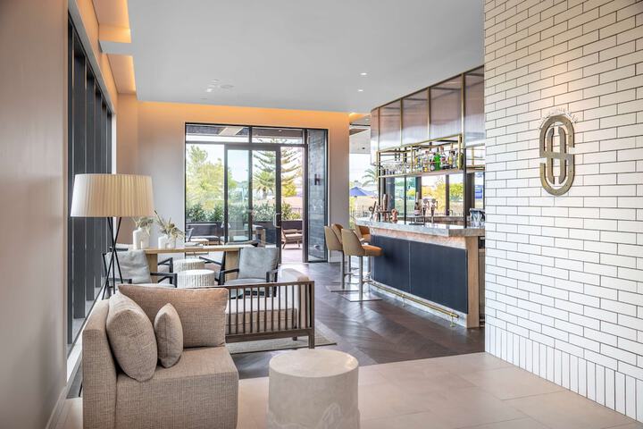 Lounge 62 of 80
