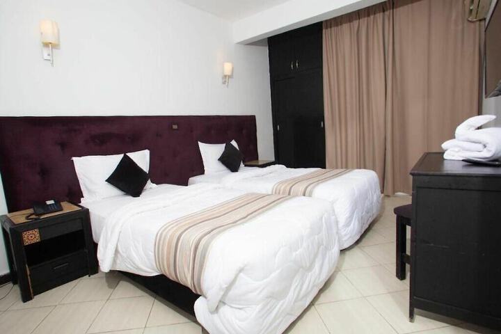 Room 5 of 10