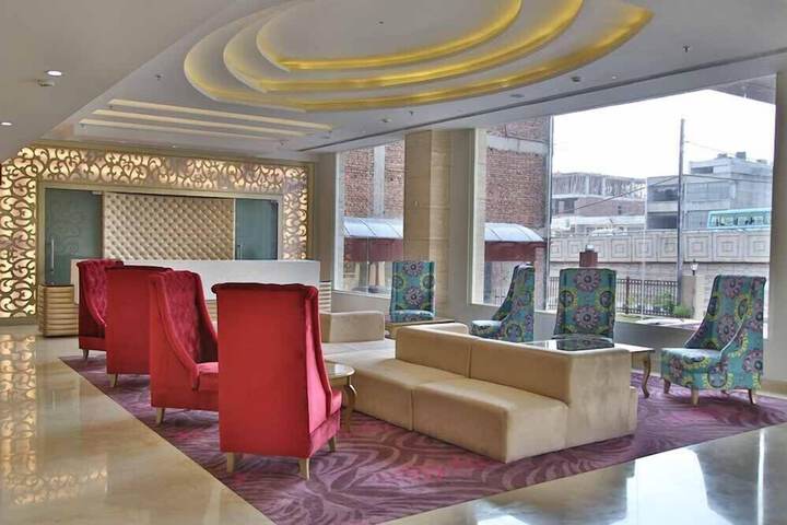 Entrance & Lobby