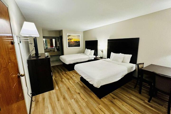Double Accessible King Size Bed (2 of 10)