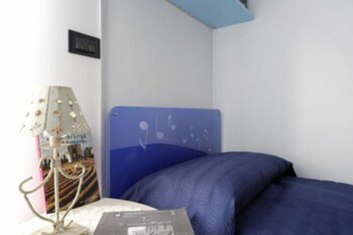 Room 10 of 40