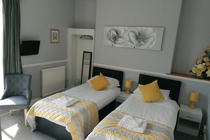 Room 11 of 27