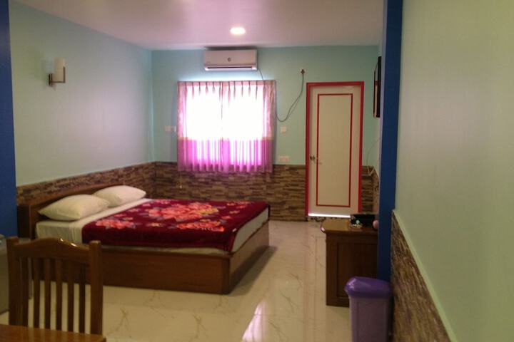 Room 3 of 32