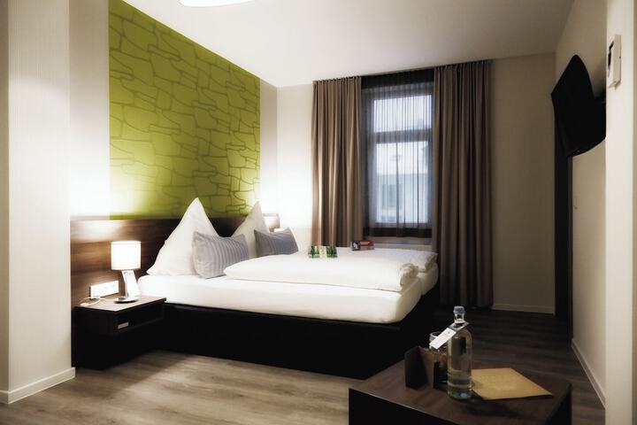 Room 26 of 209