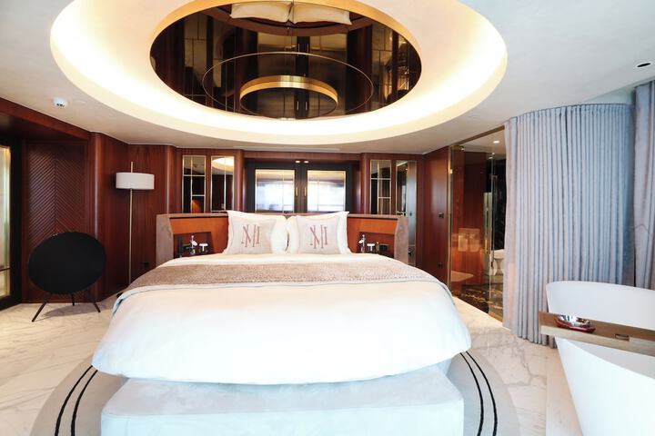 Room 42 of 104