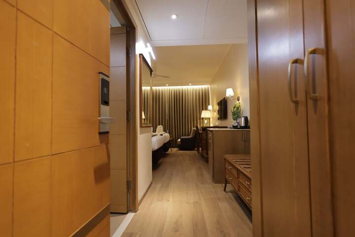 Room 6 of 15