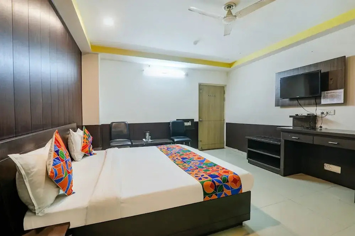 Room 2 of 10