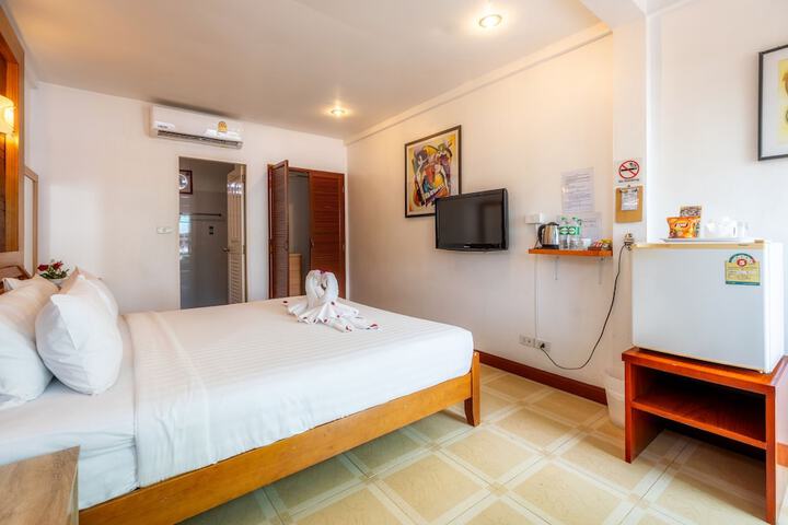 Room 7 of 48