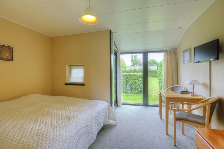 Room 9 of 38
