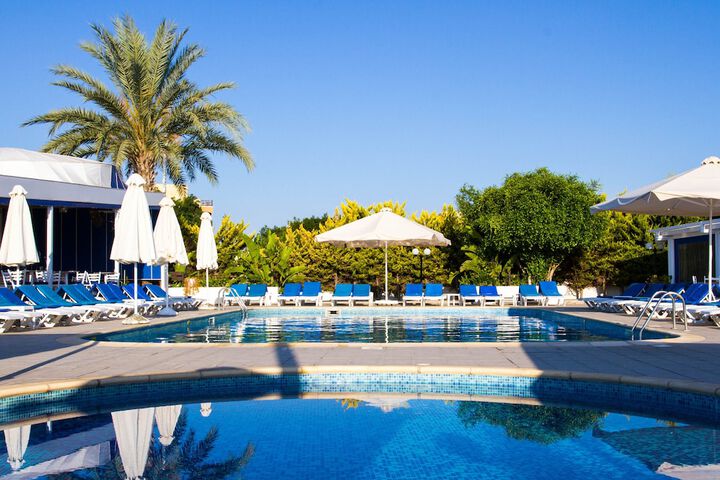 Hotel Pool