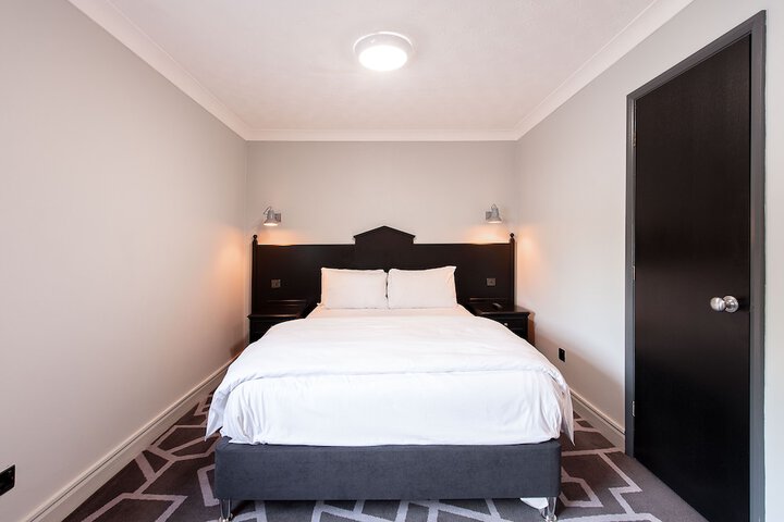 Room 5 of 61