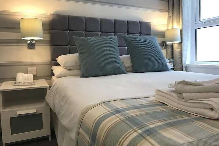 Room 10 of 29