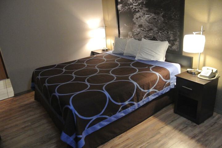 Room 6 of 32