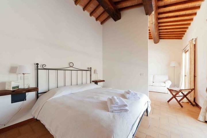 Room 4 of 20