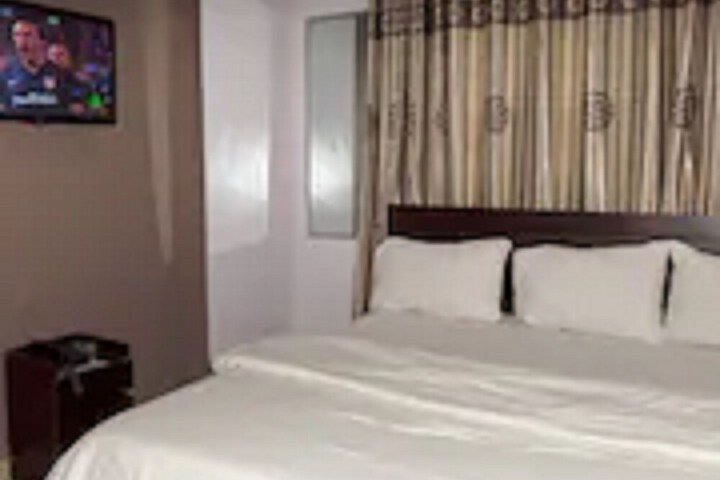 Room 10 of 35
