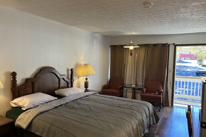 1 King Bed (2 of 2)